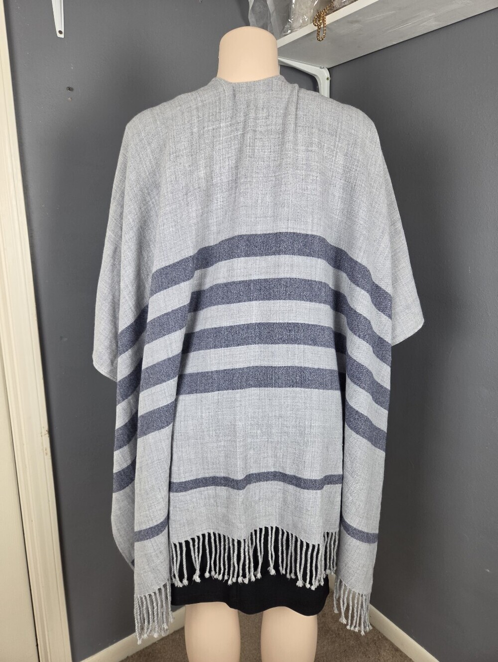 Elegant Gray Women's Sweater with Fringe - Picture 9 of 9